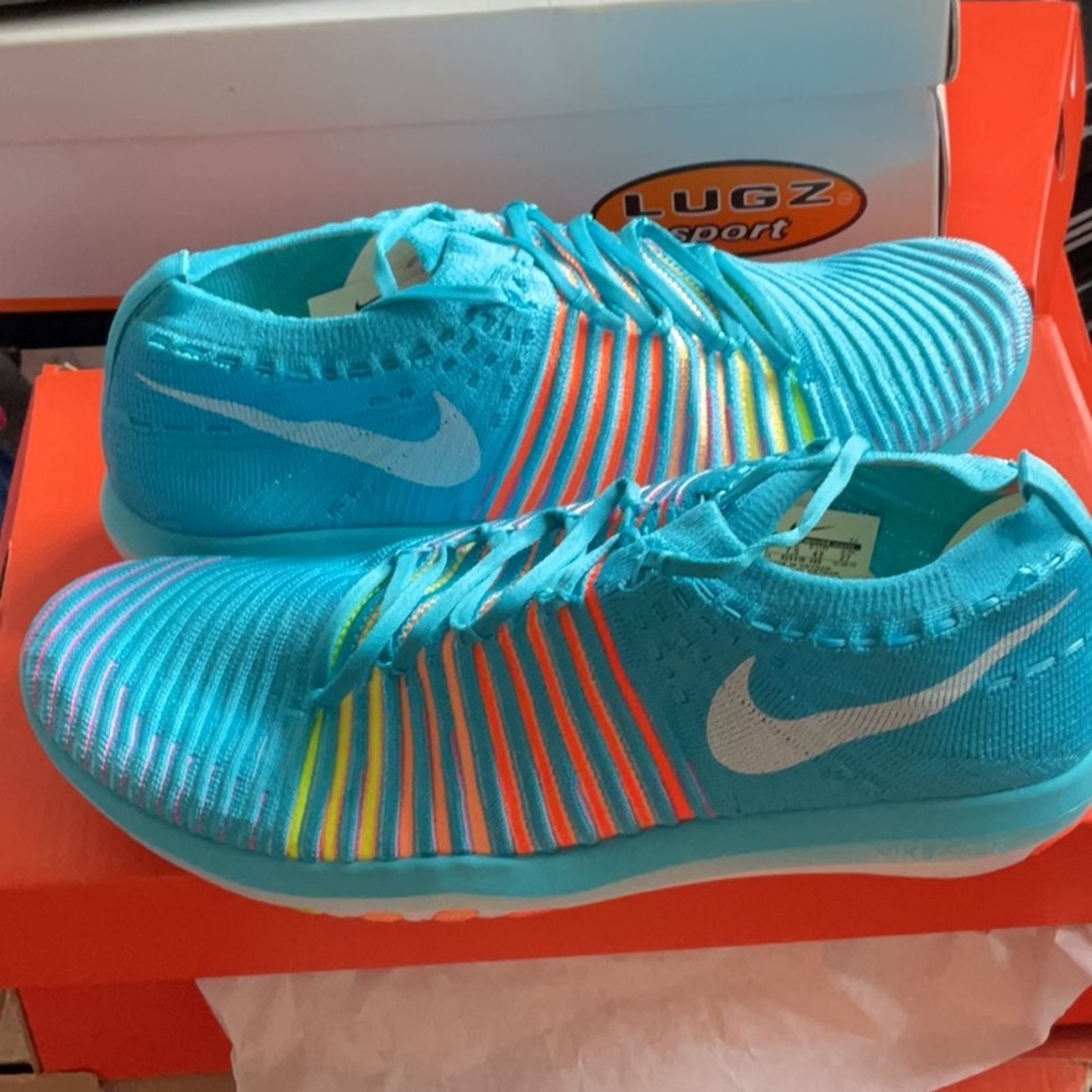 Nike women’s Blue Athletic Shoes